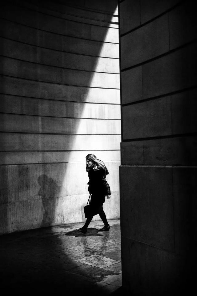 寂寞,空虚,忧伤图片,寂寞沙洲冷歌词(他拍下都市中那些寂寞的人)