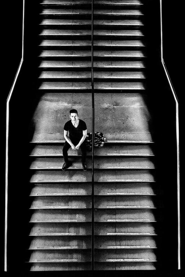 寂寞,空虚,忧伤图片,寂寞沙洲冷歌词(他拍下都市中那些寂寞的人)