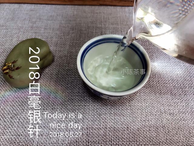 金骏眉多少度水泡，金骏眉适合用多少度水泡（金骏眉和白毫银针用85℃水温）