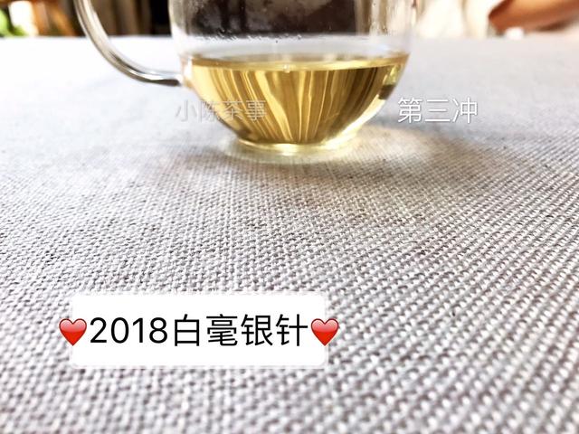 金骏眉多少度水泡，金骏眉适合用多少度水泡（金骏眉和白毫银针用85℃水温）
