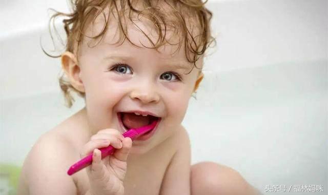 宝宝长乳牙如何呵护，宝宝长乳牙需要注意些什么（让宝宝口腔更健康）