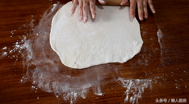 千层饼怎么做，千层饼怎么做好吃又简单（做出来的饼层次分明）