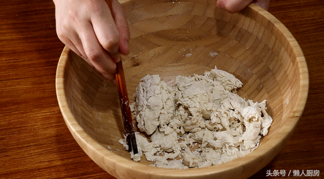 千层饼怎么做，千层饼怎么做好吃又简单（做出来的饼层次分明）