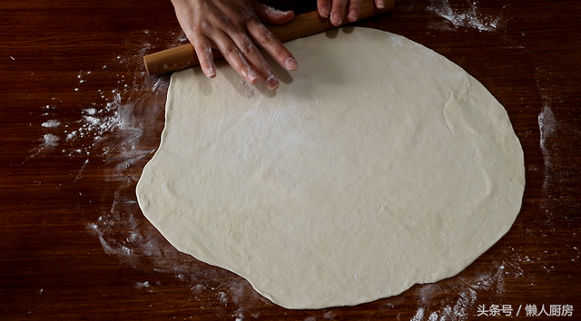 千层饼怎么做，千层饼怎么做好吃又简单（做出来的饼层次分明）