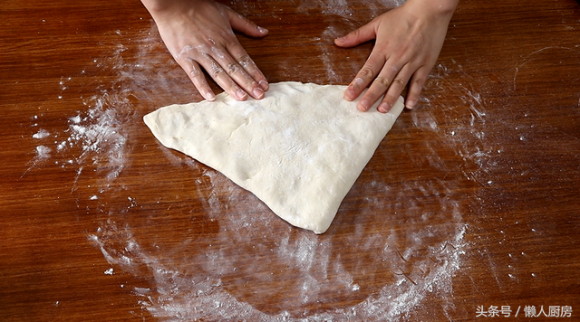 千层饼怎么做，千层饼怎么做好吃又简单（做出来的饼层次分明）