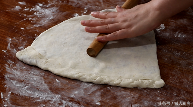 千层饼怎么做，千层饼怎么做好吃又简单（做出来的饼层次分明）