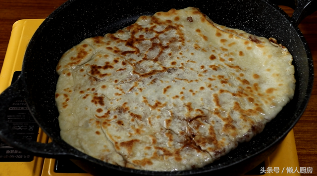 千层饼怎么做，千层饼怎么做好吃又简单（做出来的饼层次分明）