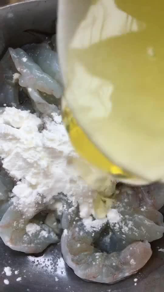 用淀粉炸虾球的做法，用淀粉炸虾怎么做（软嫩入味适合低龄孩子吃）