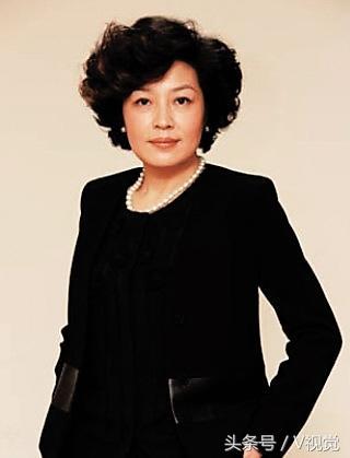 哈文，李咏的妻子，是2012、2015年中央台春节联欢晚会剧组总导演