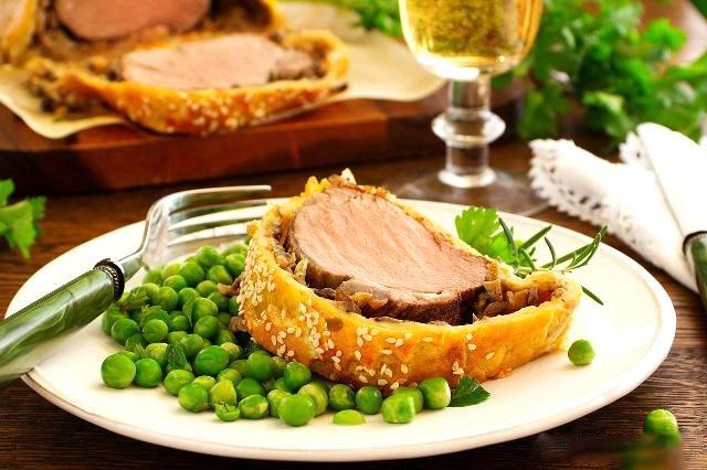 西餐的上菜顺序一般讲究什么，西餐的上菜顺序一般讲究什么意思（你知道西餐是按什么顺序上菜的吗）