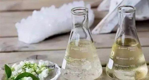 什么是水溶性香薰精油，香薰精油油溶性和水溶性哪个好（精油与纯露你用对了吗）