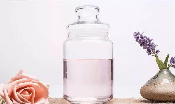 什么是水溶性香薰精油，香薰精油油溶性和水溶性哪个好（精油与纯露你用对了吗）