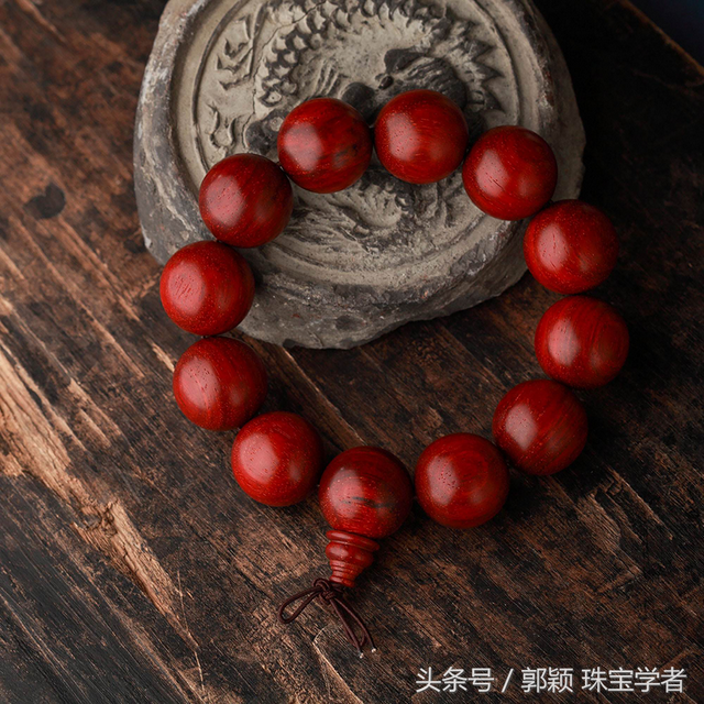 小叶紫檀怎么盘，小叶紫檀盘玩方法和技巧（高手如何盘玩小叶紫檀）