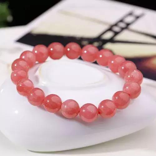 女人戴什么手串招财又旺夫，女人戴什么招财最灵验呢（珠宝界公认的10大玉石手串）