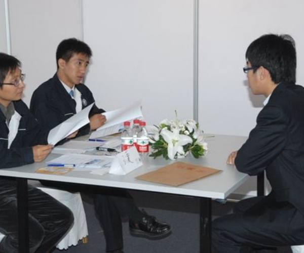 什么牛不吃草，小伙害羞地回答了两个字