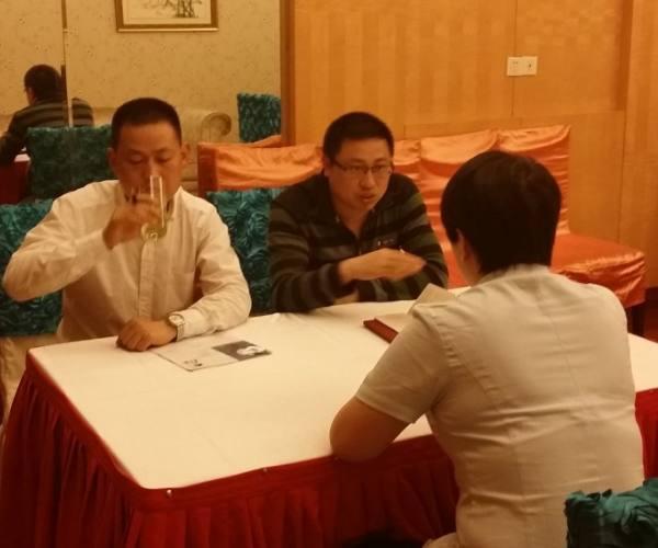 什么牛不吃草，小伙害羞地回答了两个字