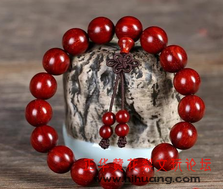 小叶紫檀手串怎么盘玩，盘小叶紫檀手串的正确方法（盘玩小叶紫檀手串的基本套路）