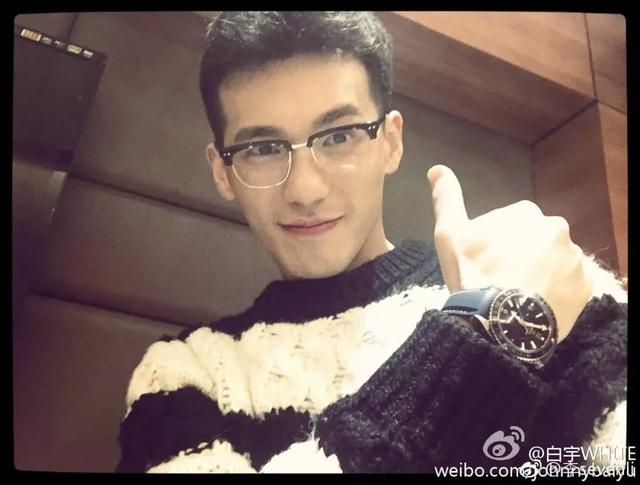 鳇呔子是什么梗，这枚最显老的90后小鲜肉