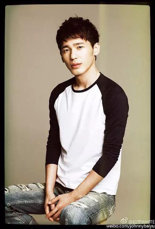 鳇呔子是什么梗，这枚最显老的90后小鲜肉