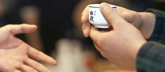 阴宅风水实例，真实阴宅风水案例讲解（只因敬错酒风水师出坏招给老人指个大凶阴宅）