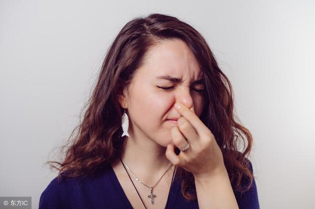 喝牛奶放屁有危害吗，喝牛奶容易放屁吗（看看是否吃了这些易胀气的食物）