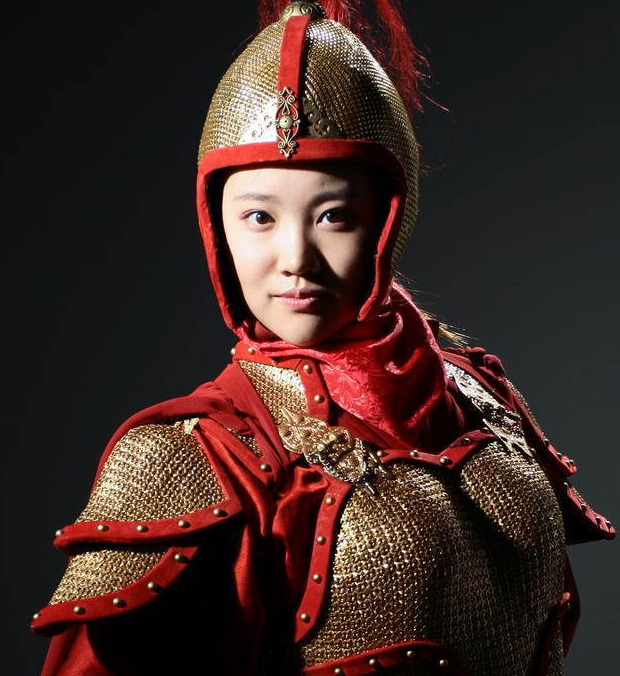 扈三娘扮演者(扈三娘扮演者郑爽照片)