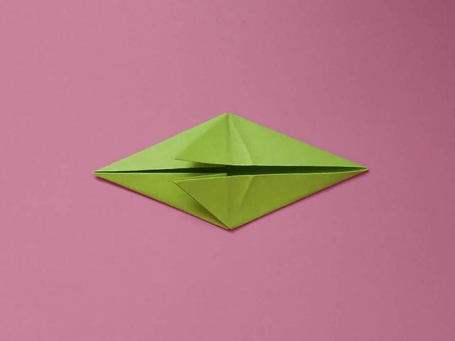 怎样折一把萌萌哒小雨伞，怎样折一把萌萌哒小雨伞视频（折纸美丽的芭比公主伞）