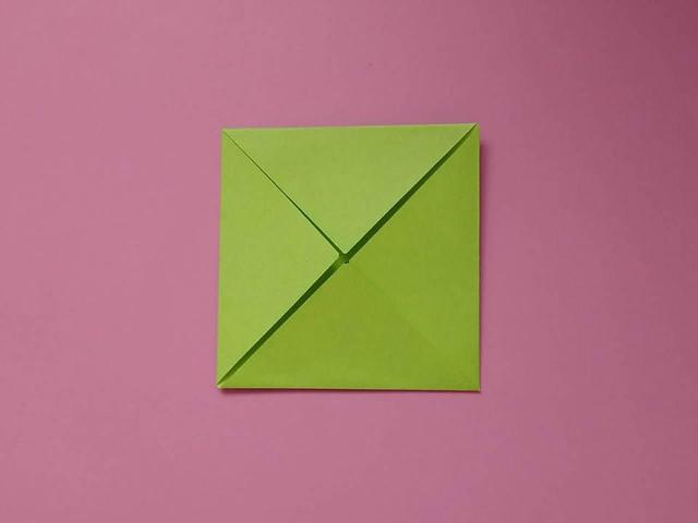 怎样折一把萌萌哒小雨伞，怎样折一把萌萌哒小雨伞视频（折纸美丽的芭比公主伞）