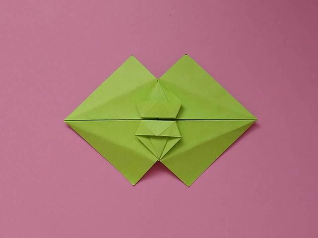 怎样折一把萌萌哒小雨伞，怎样折一把萌萌哒小雨伞视频（折纸美丽的芭比公主伞）