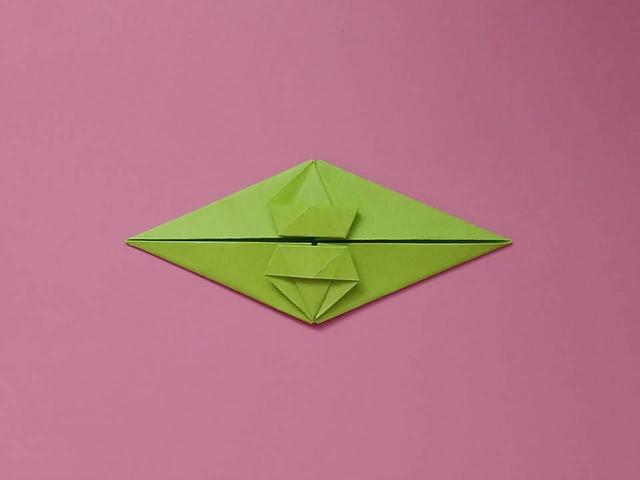 怎样折一把萌萌哒小雨伞，怎样折一把萌萌哒小雨伞视频（折纸美丽的芭比公主伞）