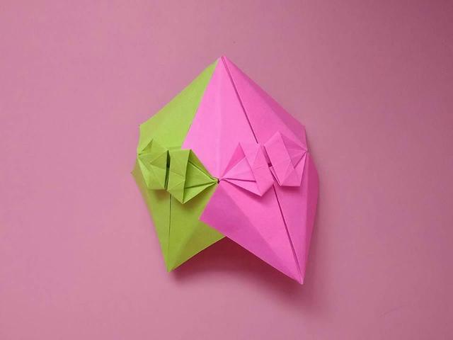 怎样折一把萌萌哒小雨伞，怎样折一把萌萌哒小雨伞视频（折纸美丽的芭比公主伞）