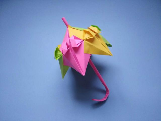 怎样折一把萌萌哒小雨伞，怎样折一把萌萌哒小雨伞视频（折纸美丽的芭比公主伞）