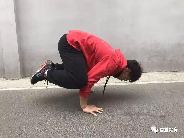 倒立的正确方法和姿势，怎么倒立在墙上（这一篇文章就够了）