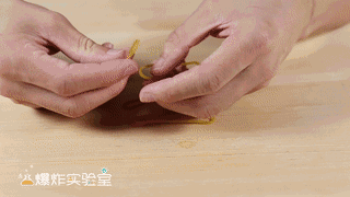 最厉害的回旋纸飞机，可以回旋的纸飞机（比纸飞机还要酷炫的“旋转滑翔机”你玩过吗）