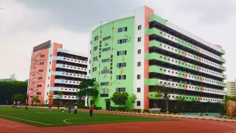 英服学校在哪（校园开放日来袭）