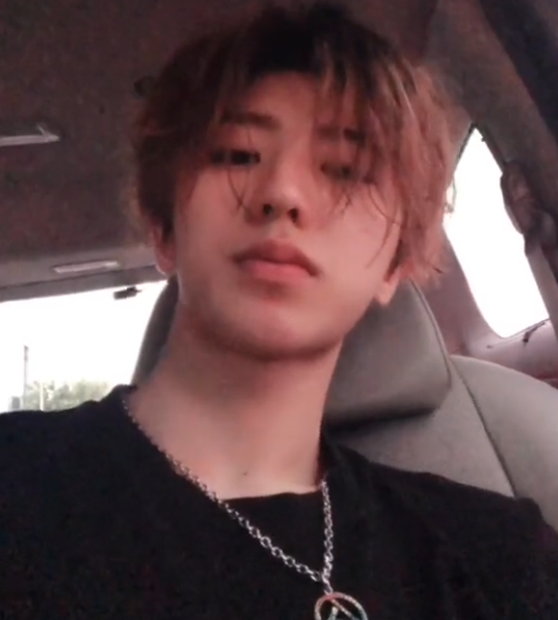 ikun是谁，你是ikun吗是什么意思（蔡徐坤录视频嘟嘴卖萌）