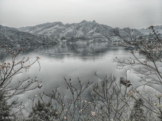 游山玩水的诗句，写山的诗句（明明在游山玩水为何如此孤独寂寞悲情）