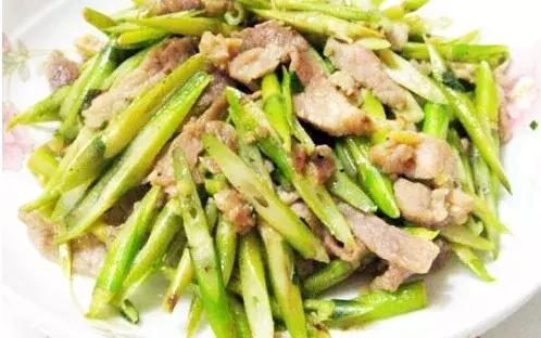 清炒红叶菜的做法,炒绿叶菜食谱(这种野菜会流血) 清炒红叶菜的做法,炒绿叶菜食谱(这种野菜会流血)