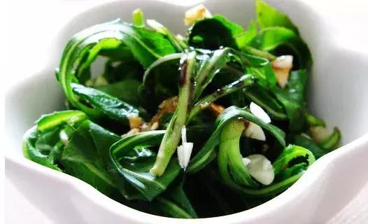 清炒红叶菜的做法,炒绿叶菜食谱(这种野菜会流血) 清炒红叶菜的做法,炒绿叶菜食谱(这种野菜会流血)