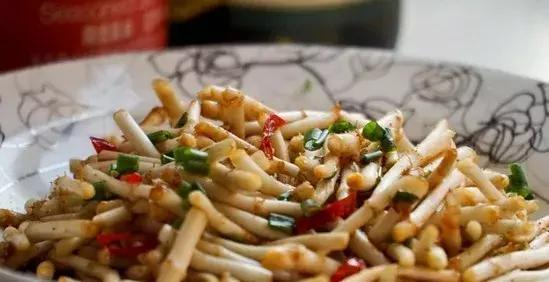 清炒红叶菜的做法,炒绿叶菜食谱(这种野菜会流血) 清炒红叶菜的做法,炒绿叶菜食谱(这种野菜会流血)