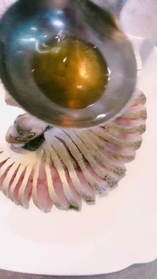 怎么清蒸鳊鱼才好吃，过程超详细1分钟就学会