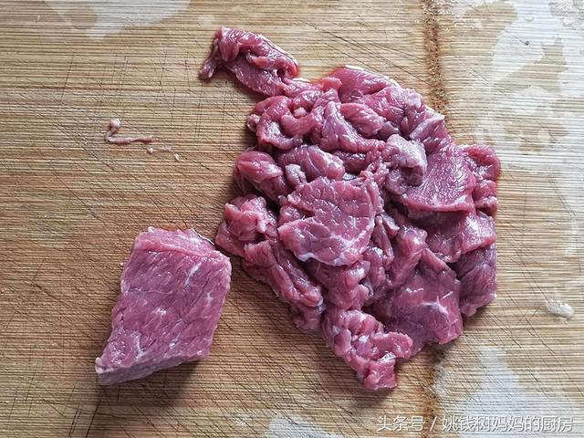 蒙古嫩牛肉怎么做，蒙古嫩牛肉怎么做才好吃（你炒出来的一样鲜嫩多汁味道好）