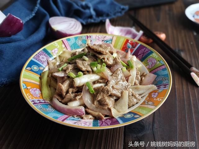 蒙古嫩牛肉怎么做，蒙古嫩牛肉怎么做才好吃（你炒出来的一样鲜嫩多汁味道好）