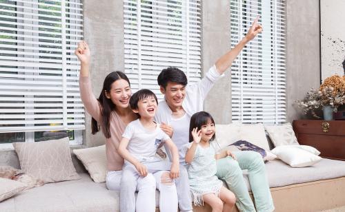 侏罗纪世界适合小孩看吗，侏罗纪世界2上映了（有哪些值得宅在家陪孩子观看的动画片）