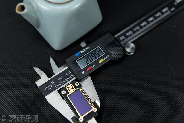 usb电压是多少，usb电压是多少伏（更轻、更薄、更好用——精密USB电压电流表你可以看看这个）