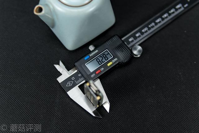 usb电压是多少，usb电压是多少伏（更轻、更薄、更好用——精密USB电压电流表你可以看看这个）