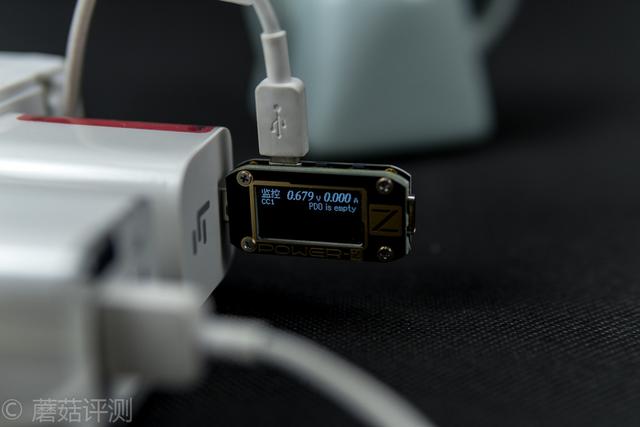 usb电压是多少，usb电压是多少伏（更轻、更薄、更好用——精密USB电压电流表你可以看看这个）