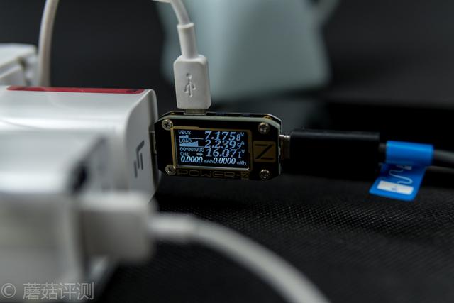 usb电压是多少，usb电压是多少伏（更轻、更薄、更好用——精密USB电压电流表你可以看看这个）