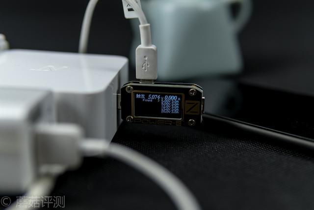 usb电压是多少，usb电压是多少伏（更轻、更薄、更好用——精密USB电压电流表你可以看看这个）