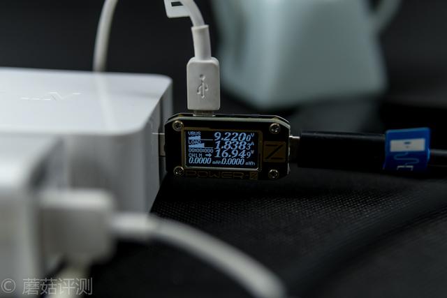 usb电压是多少，usb电压是多少伏（更轻、更薄、更好用——精密USB电压电流表你可以看看这个）